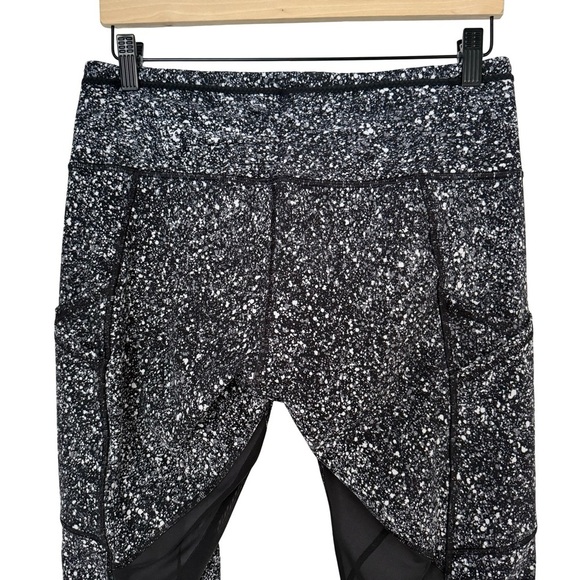 Lululemon Mesh Outrun 17” Crop Leggings Sz 10 - Picture 5 of 9